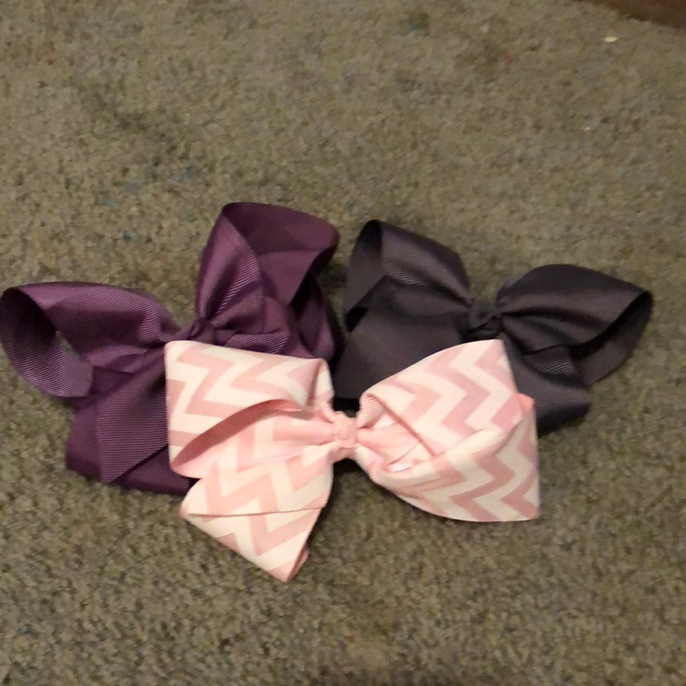 A set of three bows